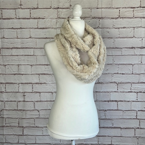 Beige Plush Infinity Cowl Scarf. - Picture 1 of 5